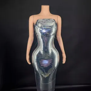 Sexy glänzendes silbernes trägerloses figurbetontes langes Abendkleid für Partys