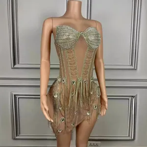 Abito corto da festa sexy senza spalline con corsetto e frange di strass