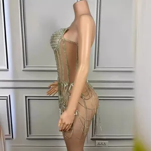 Vestito da festa sexy mini con spalle scoperte, strass e nappe a catena luccicanti
