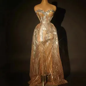 Elegante abito da sera senza spalline in oro rosa con paillettes e strass per le feste