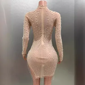 Sexy hochgeschlossenes figurbetontes Minikleid mit funkelnden Strasssteinen und Fransen
