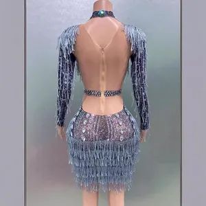 Mini abito sexy con strass e frange d'argento per costumi da palcoscenico elasticizzati