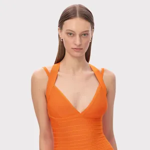 Vestido bandage naranja elegante con escote en V profundo y tirantes cruzados