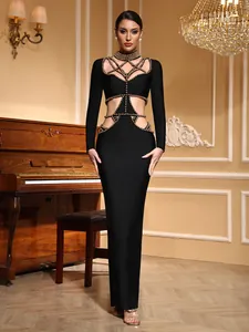 Elegante vestido maxi bandage negro con cuentas doradas y aberturas en la cintura
