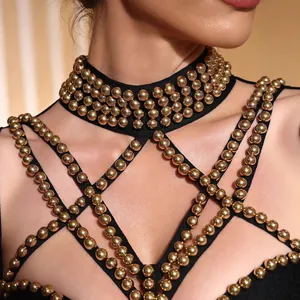 Elegante vestido bandage negro con cuentas doradas y detalles calados para fiesta