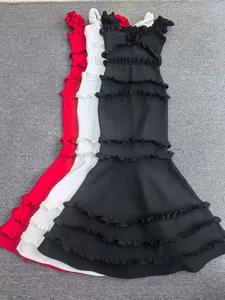 Vue comparative de robes de soirée sirène à volants en couleurs rouge, blanc et noir