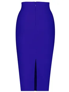 Vista posteriore di una gonna a tubino blu bandage con zip e dettaglio spacco raffinato
