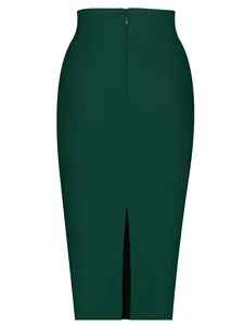 Vista posteriore di gonna a tubino bandage verde scuro con spacco centrale e cerniera
