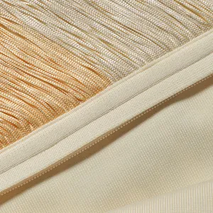 Makro-Detail von hochwertigen Verlaufsfransen und verdecktem Reißverschluss am Kleid