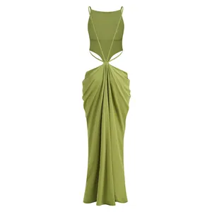 Vista trasera detallada de un vestido largo verde aguacate con aberturas para fiestas