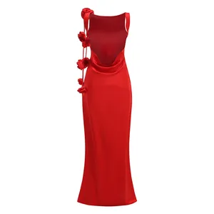 Vestido maxi de satén rojo con espalda descubierta y detalles florales 3D para gala