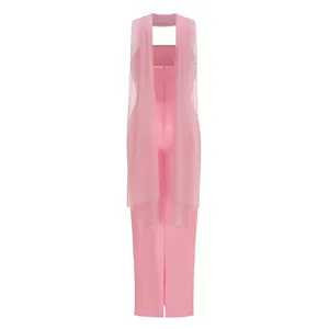 Vista trasera de un elegante vestido de noche rosa palabra de honor con lazos de encaje