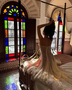 Elegante vestido de hada de estilo francés con tirantes finos y dobladillo fluido