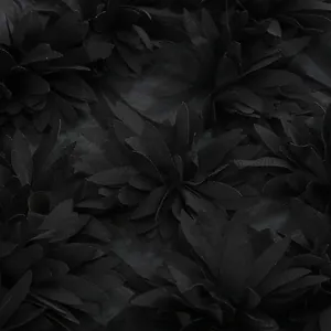 Detalle de apliques florales 3D negros para un vestido de playa veraniego de estilo hada.