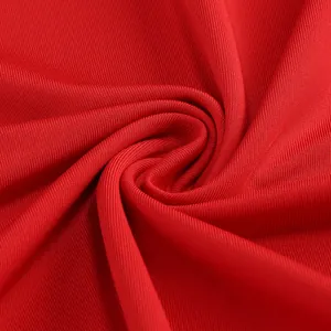 Primer plano de la elegante textura de tela acanalada roja para el conjunto de vestido