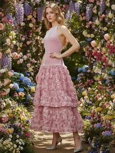 Elegante abito rosa stile francese con gonna a rose 3D in un giardino fiorito