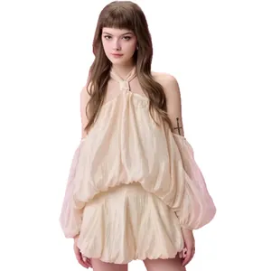 Elegante abito corto in rete crema stile francese con scollo halter e maniche a sbuffo