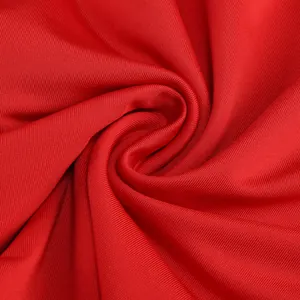 Detalle macro de alta calidad de tejido acanalado rojo con textura fina y caída suave