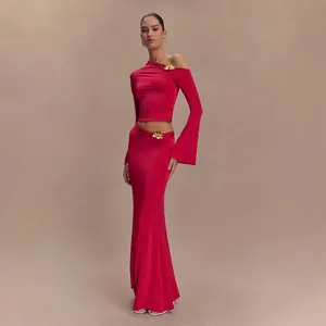 Conjunto elegante rojo de top de una manga y falda larga de cintura alta para mujer 2025