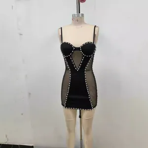 Vestido bandage negro elegante para mujer con perlas cosidas a mano y paneles de malla.