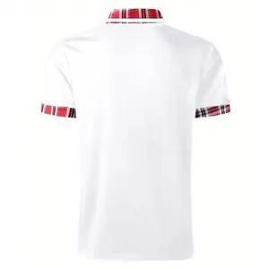 Rückansicht eines weißen Herren-Polo-Shirts mit rot kariertem Kragen und Bündchen