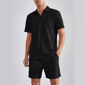 Set estivo da uomo casual due pezzi camicia polo nera a coste e pantaloncini alla moda