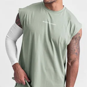 Herren ärmelloses Fitness-Tanktop in Olivgrün mit weißem Relentless Pursuit Text