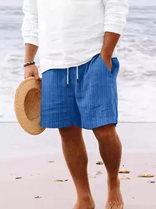 Elegantes pantalones cortos de playa de lino a rayas azules con cordón para el verano