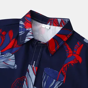 Détail du col d'une chemise à manches courtes pour homme bleu foncé à imprimé tropical
