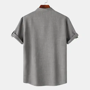 Vista trasera de camisa gris de corte entallado para hombre con cuello mao y tejido
