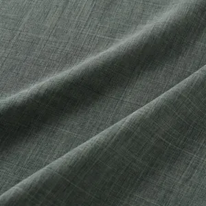 Vista detallada de la textura de tela transpirable azul grisáceo de calidad para camisas de hombre