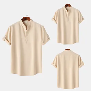 Vista multiangular de camisa beige para hombre con cuello mao y manga corta