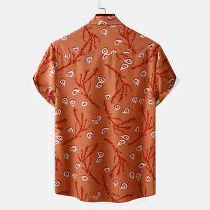 Vue arrière détaillée d'une chemise hawaïenne à manches courtes pour hommes à fleurs