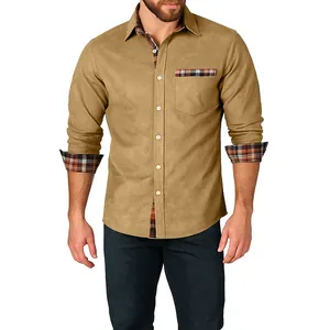 Dettaglio della camicia da uomo color kaki a maniche lunghe con inserti a quadri.