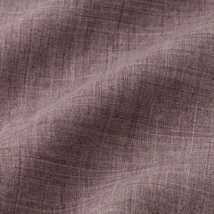 Vista detallada de la textura de la tela de algodón y lino malva oscuro con patrones de tejido