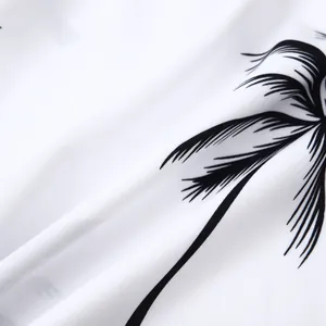Détail du tissu blanc avec imprimé palmier noir pour chemise hawaïenne masculine