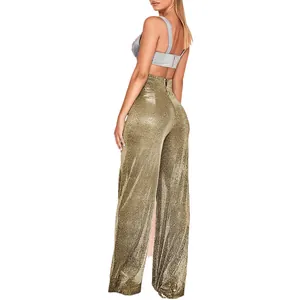 Vue arrière d'un pantalon large à taille haute pour femme avec un fini doré métallisé