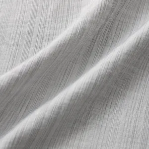 Detailopname van ademende grijze linnen textuur stof voor zomerse herenoverhemden