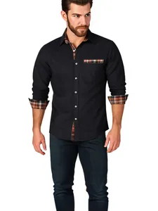 Camicia da uomo nera a maniche lunghe con classici dettagli patchwork a quadri e tasca
