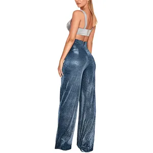 Vue arrière détaillée d'un pantalon large à taille haute avec finition bleu argent métallisé
