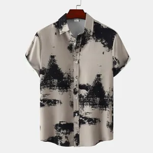 Vue détaillée de face d'une chemise Hawaï pour hommes avec motif abstrait noir et beige
