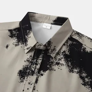 Gros plan détaillé d'une chemise pour homme à manches courtes avec imprimé hawaïen pixel