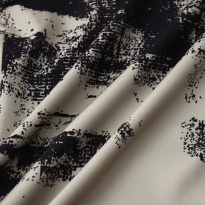 Détail du tissu à motif floral abstrait pixelisé pour chemise hawaïenne