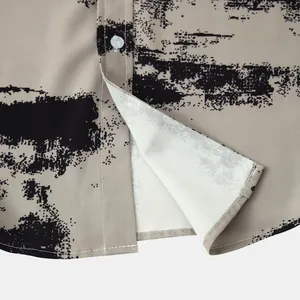 Gros plan sur la texture du tissu et l'imprimé pixelisé d'une chemise homme à manches