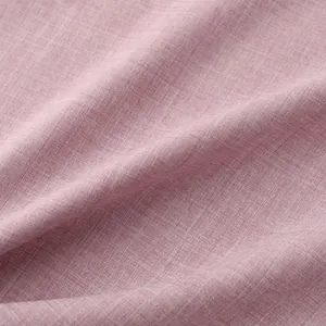 Primer plano macro de la textura de tela rosa transpirable en mezcla de lino para camisa de hombre.