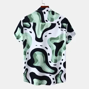 Vue arrière de la chemise hawaïenne pour homme à manches courtes motif abstrait.