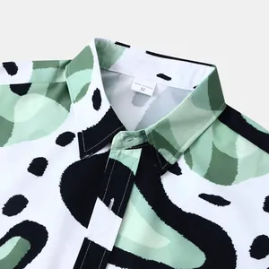 Vue détaillée du col d'une chemise hawaïenne pour homme avec motif floral vert abstrait