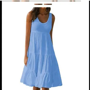 Lässiges blaues ärmelloses Midi-Stufenkleid mit Rundhalsausschnitt für den Sommerstrand