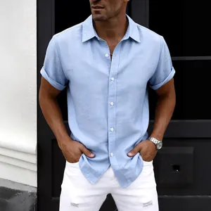 Zomers lichtblauw shirt met korte mouwen voor heren met button-down kraag en casual pasvorm