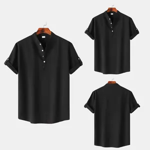 Vistas detalladas del frente y la espalda de una camisa negra entallada para hombre con cuello mao